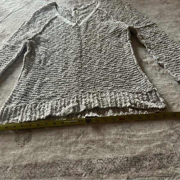 Free People Light Gray Textured Knit V-Neck Sweater Size XS Boho Preppy Bohemian - Picture 8 of 11